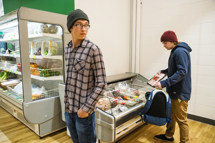12 Strategies to Prevent Convenience Store Customer Theft